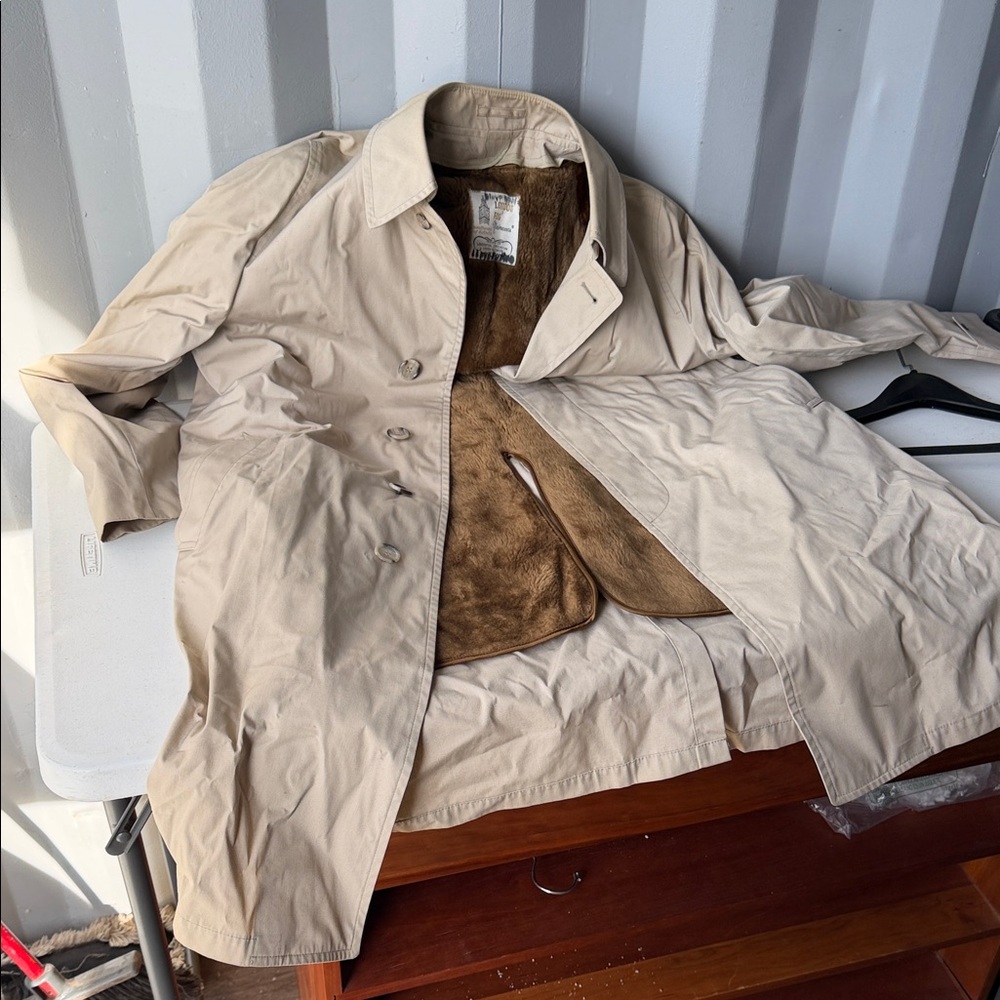 London Fog Men's Beige Trench Coat (42R)